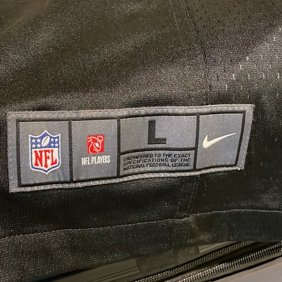 Alvin Kamara jersey. Large. Perfect condition. Only worn once. - Picture 4 of 4